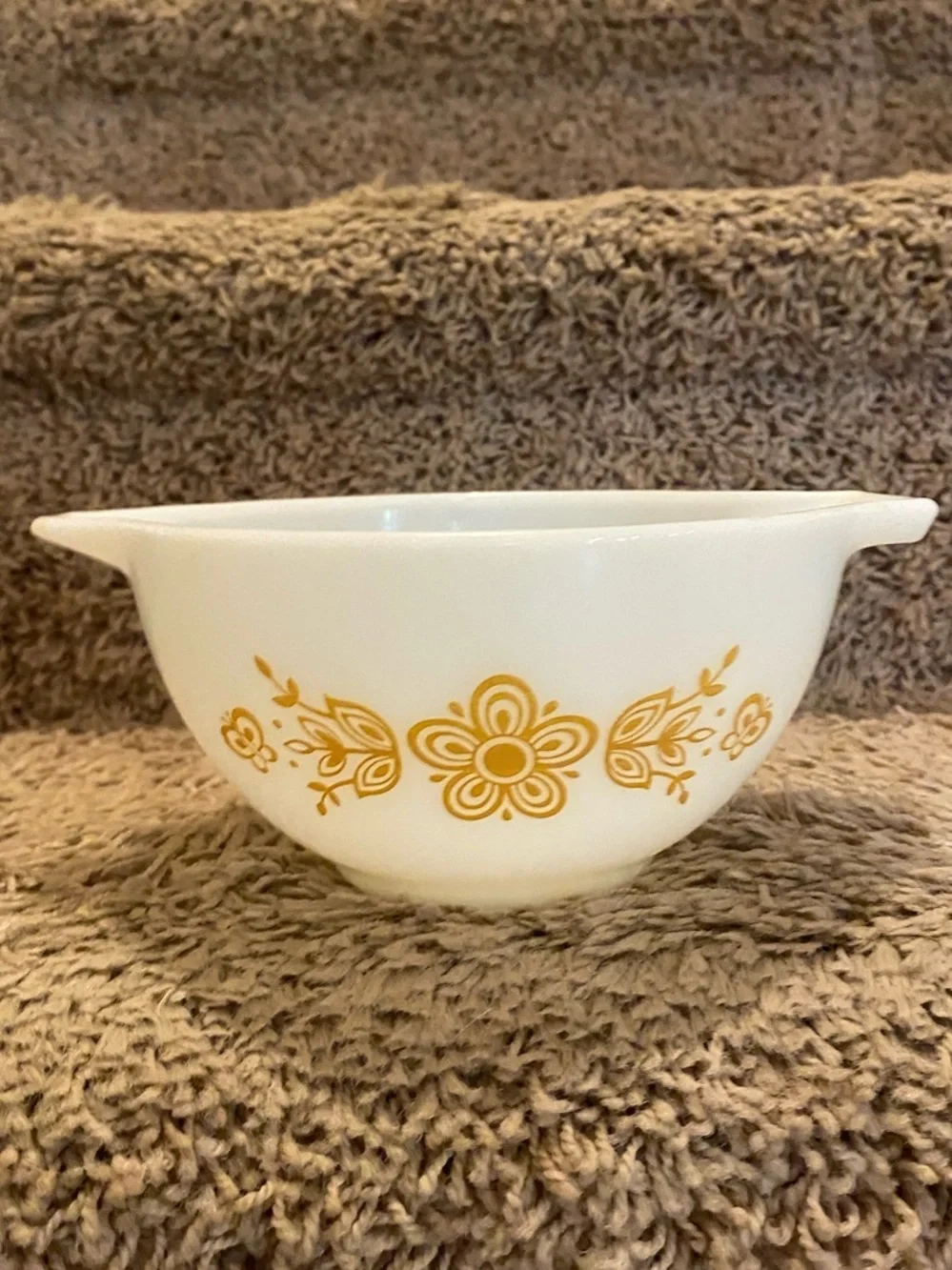Pyrex 441 442 443 & 444 Yellow & White Mixing Bowl Set - Retro Style (Set of 4)